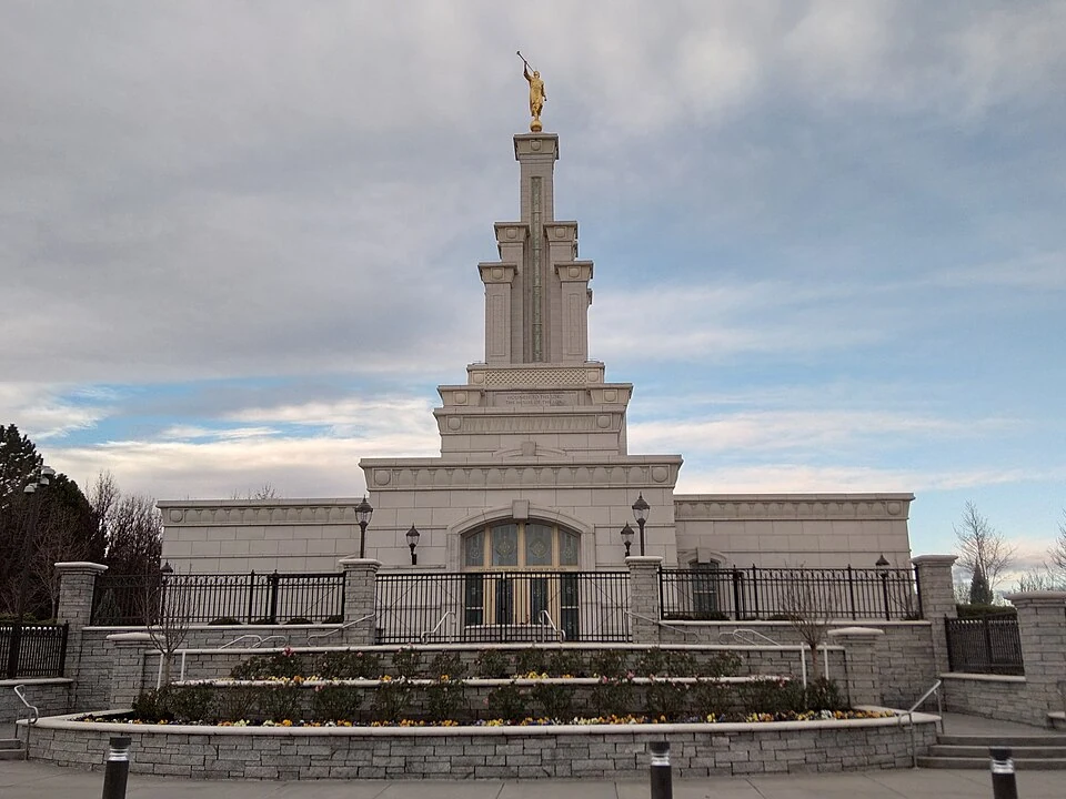 Columbia River Washington Temple, exterior