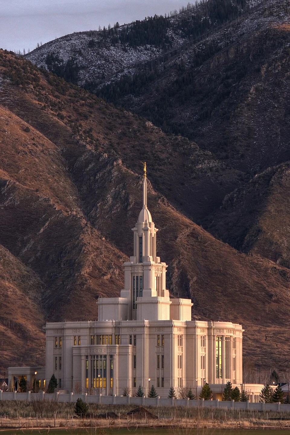 Payson Utah Temple, exterior