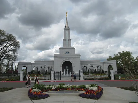 Sacramento California Temple, exterior