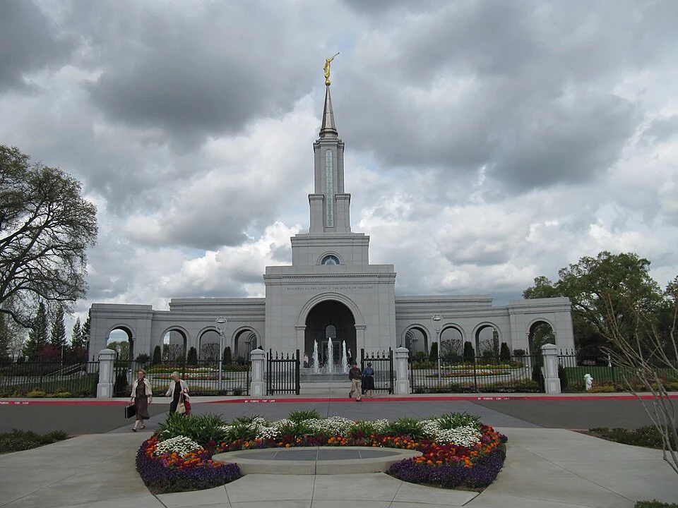 Sacramento California Temple, exterior
